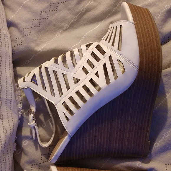 Shoedazzle white lattice wedge size 10 - Picture 12 of 14